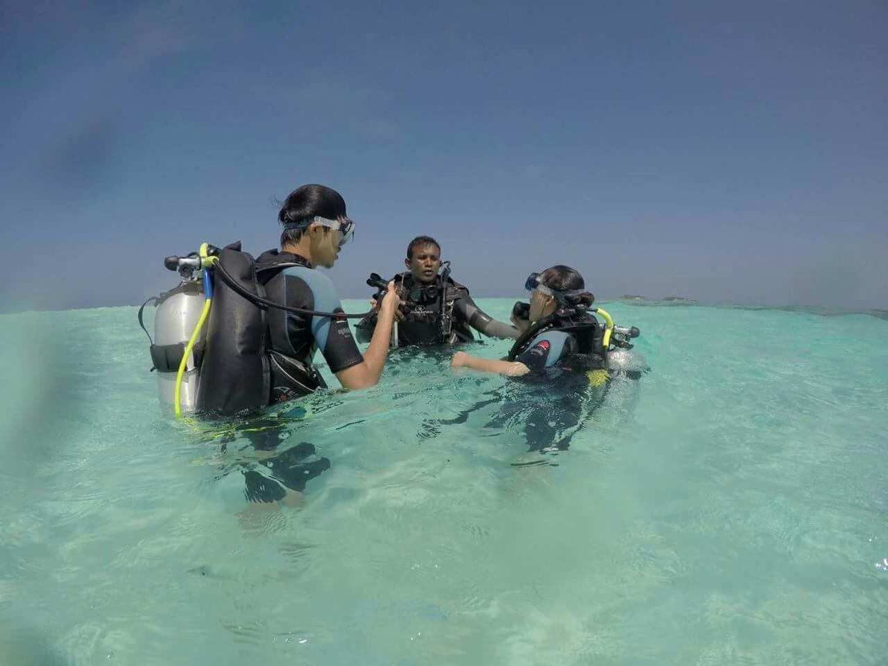 Hotel Equa Reef Maldives à Atoll Addu Extérieur photo